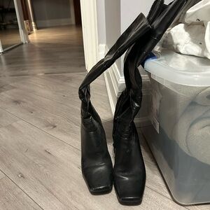 Aldo Black Heeled Boots Sleek Leather Design
